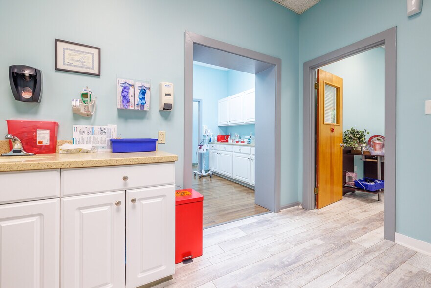 More Photos Of 815 E 68th St, Savannah Medical For Lease