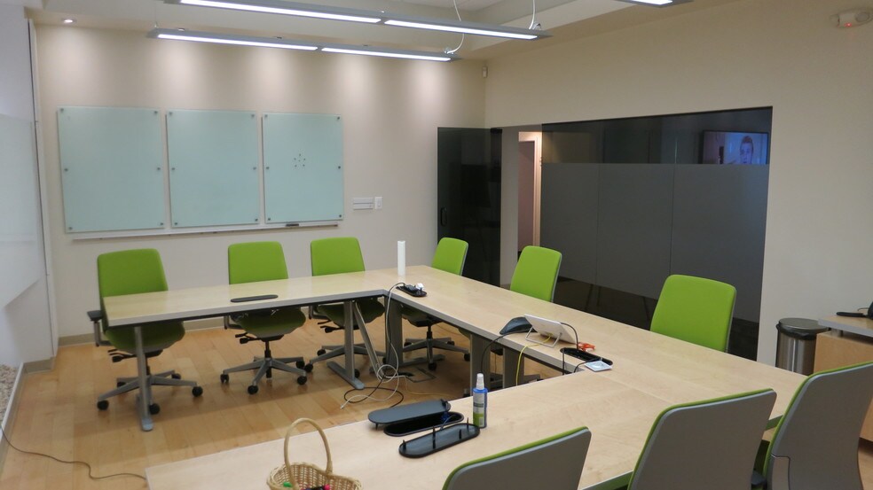 More Photos Of 3 Alpine Ct, Chestnut Ridge Service For Lease