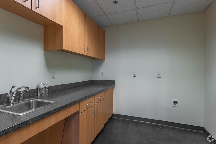 More Photos Of 4824 Liberty Ave, Bloomfield Medical For Lease