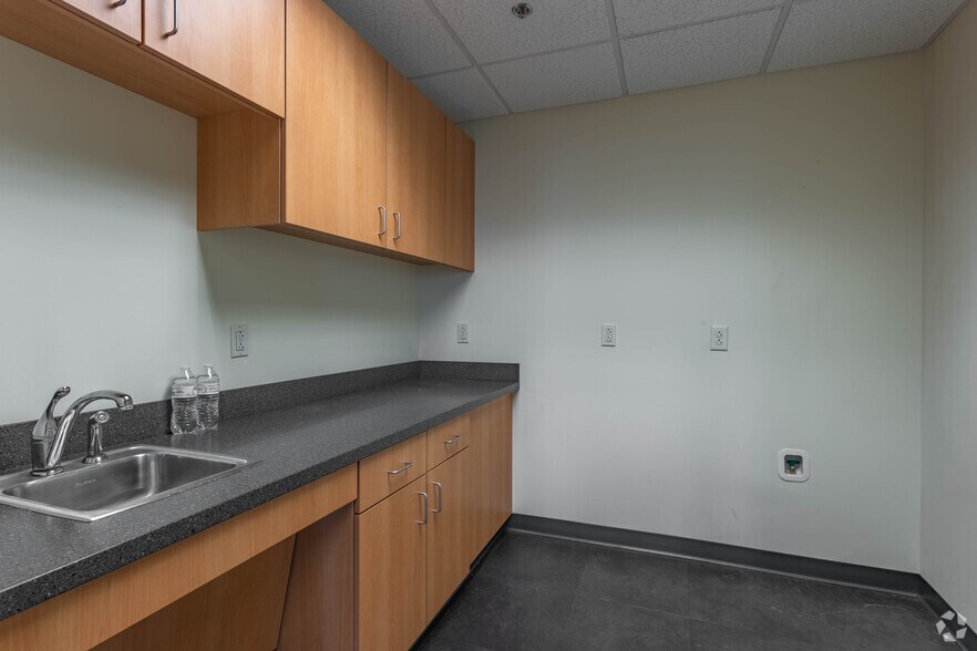 More Photos Of 4824 Liberty Ave, Bloomfield Medical For Lease