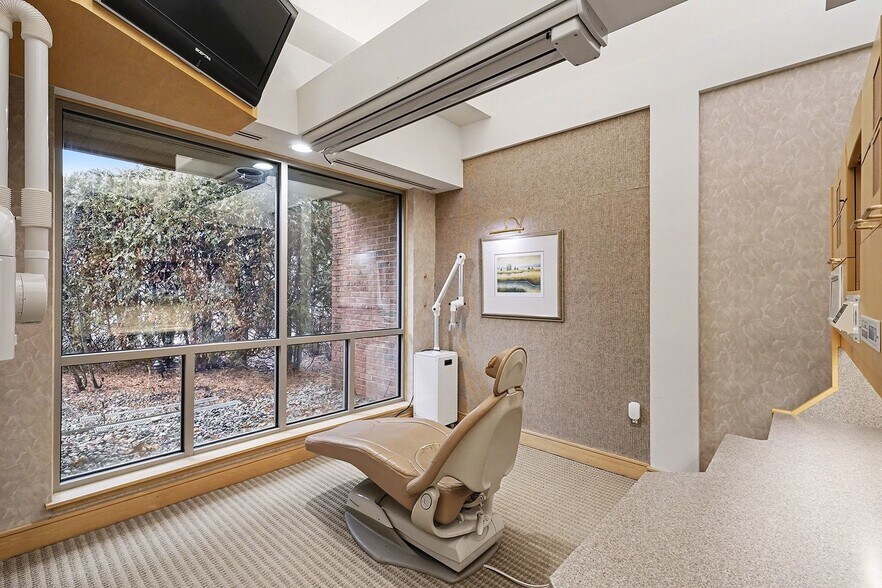 More Photos Of 15555 Silver Pky, Fenton Medical For Sale