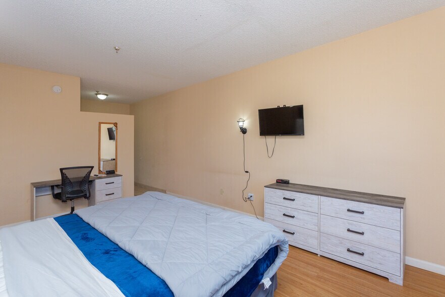 More Photos Of 2803 W 2nd St, Roswell Hotel For Sale