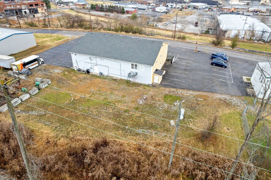 More Photos Of 701 Red River St, Clarksville Office For Sale