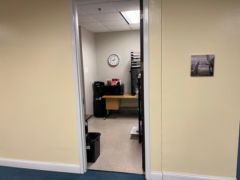 More Photos Of 211 W Wacker Dr, Chicago Office For Sale