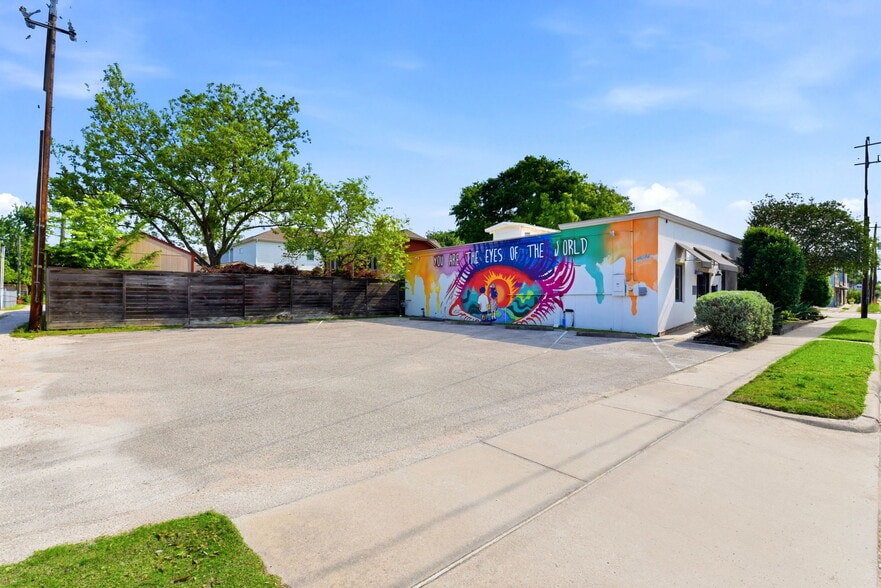 More Photos Of 603 W 11th St, Houston Office For Lease