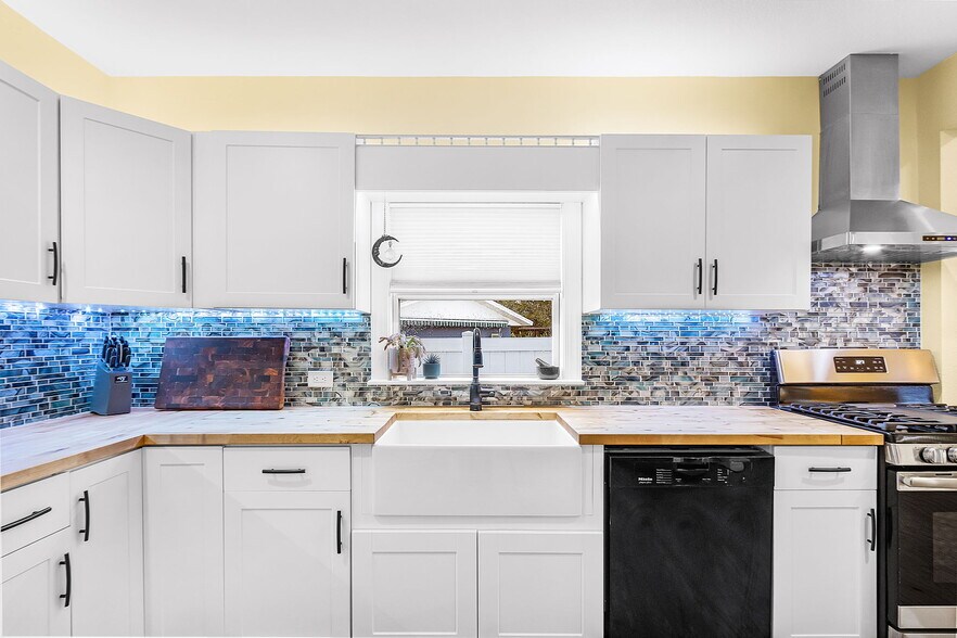 More Photos Of 530 Green St, Englewood Storefront Retail Residential For Sale