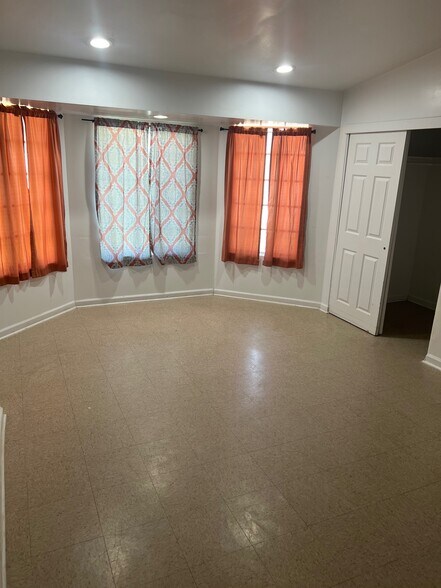 More Photos Of 1685 Cypress Dr, El Centro Healthcare For Lease