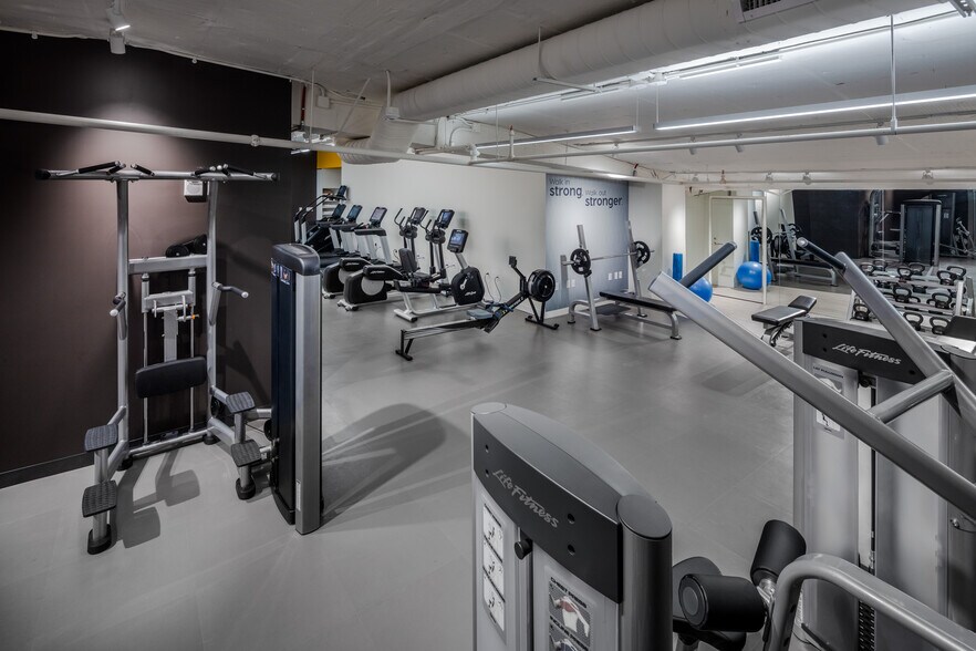 More Photos Of 1101 16th St NW, Washington Office For Sale