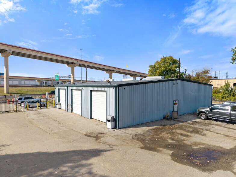 More Photos Of 2630 N Interstate 35E, Carrollton Service For Lease