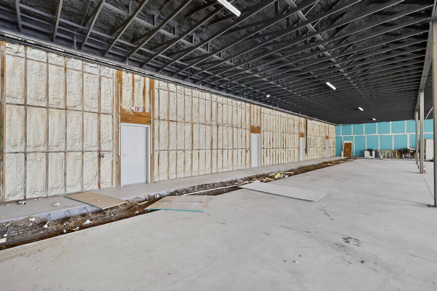 More Photos Of 325 N Saginaw Blvd, Saginaw Storefront Retail Office For Lease
