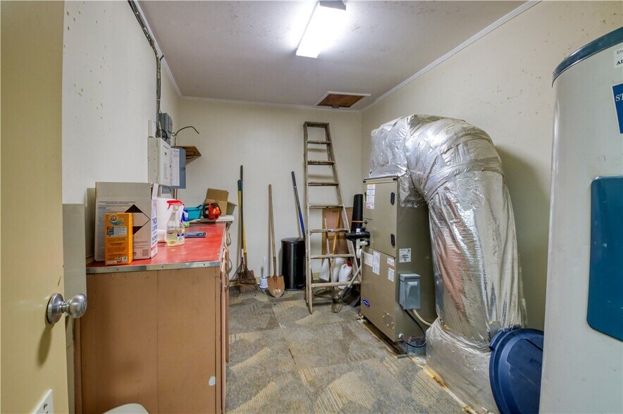 More Photos Of 111 W Pine Grove Rd, Fair Play Office For Sale