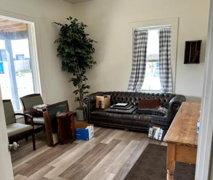 More Photos Of 2117 S Stewart Ave, Springfield General Retail For Sale