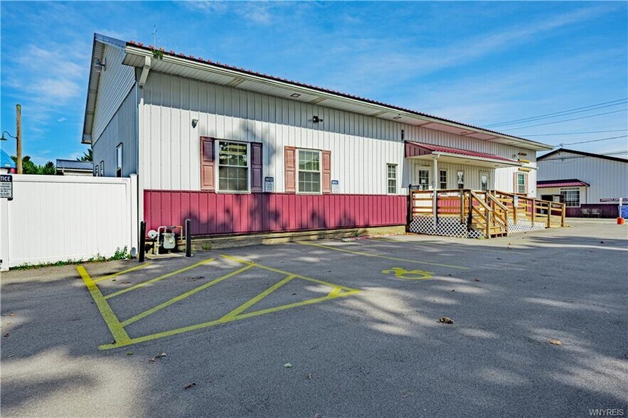 More Photos Of 6115 1st St, Newfane Office For Sale