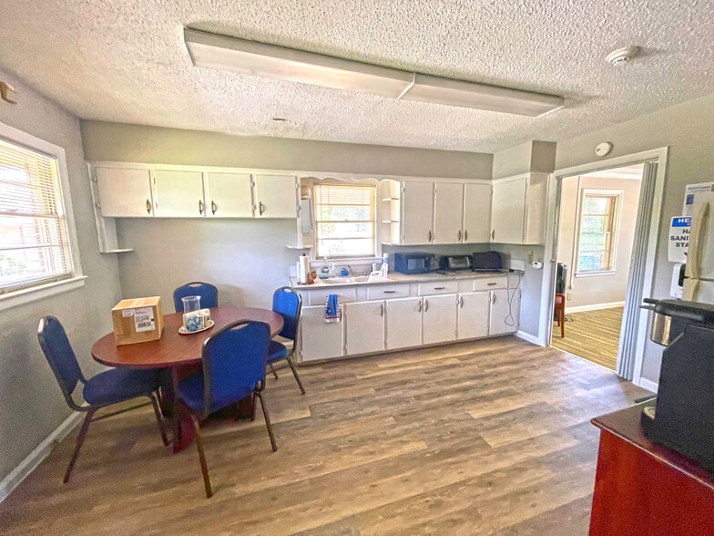 More Photos Of 1924 Warm Springs Rd, Columbus Medical For Sale