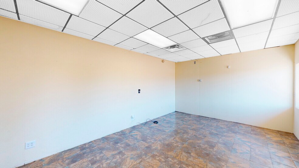 More Photos Of 800 Margaret St, Pahrump Warehouse For Lease