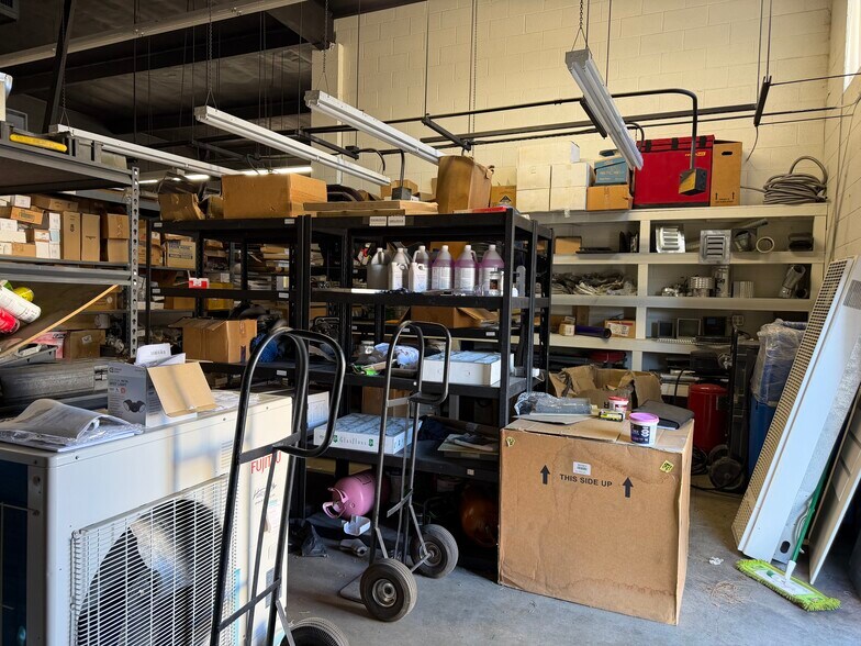 More Photos Of 7700-7704 Kester Ave, Van Nuys Warehouse For Lease