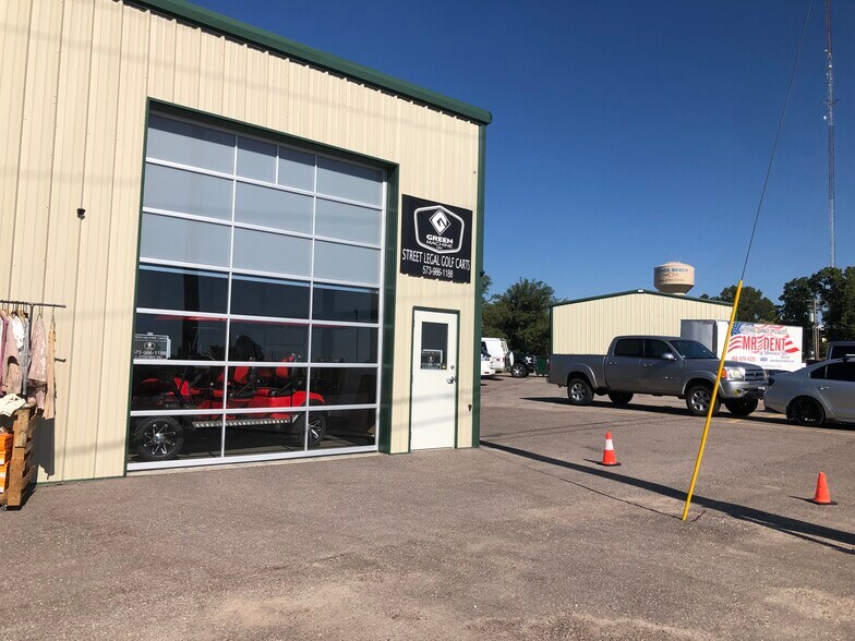 More Photos Of 4155 Osage Beach Pky S, Osage Beach Showroom For Lease