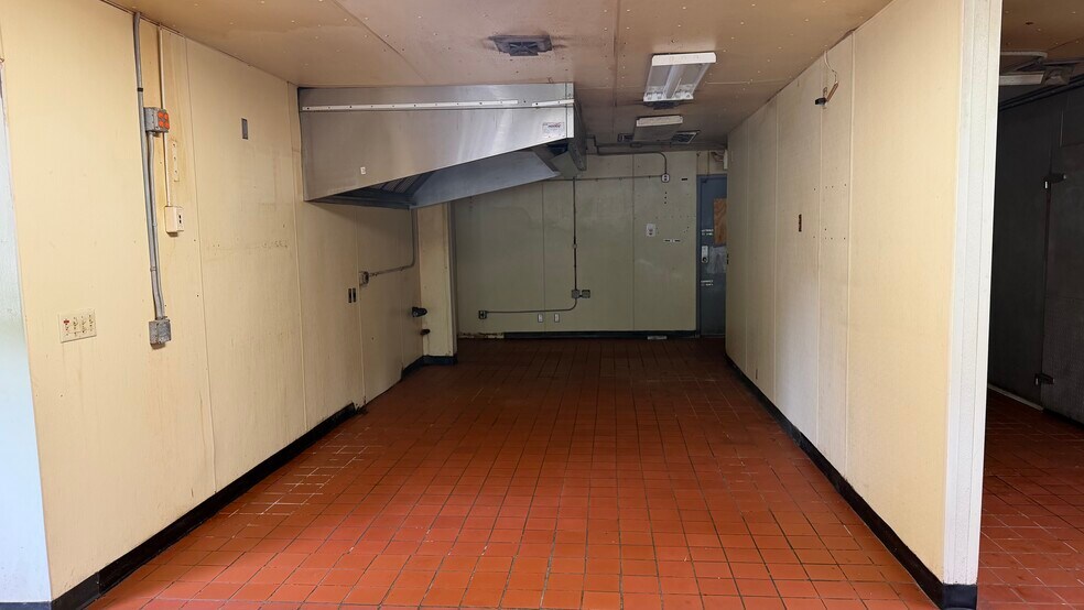 More Photos Of 1235 E Pierce St, Council Bluffs General Retail For Sale