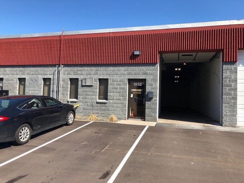 More Photos Of 1928-1948 W County Road C, Roseville Light Manufacturing For Lease