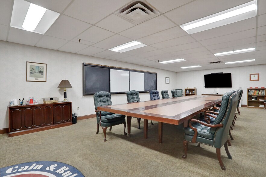 More Photos Of 2145 Dennis St, Jacksonville Warehouse For Lease