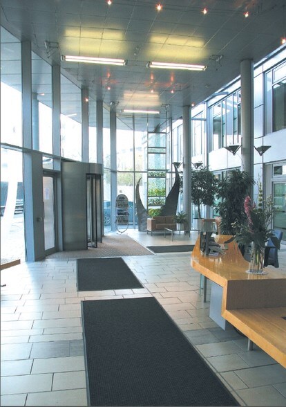 More Photos Of 40 Torphichen St, Edinburgh Office For Lease