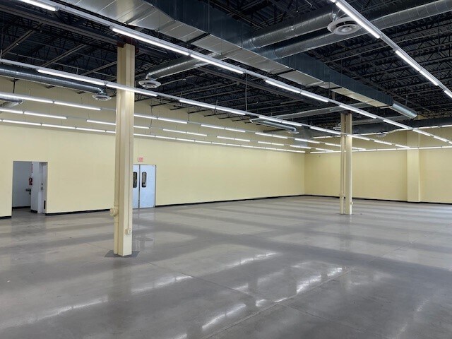 More Photos Of 3910 Schofield Ave, Weston Unknown For Lease