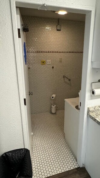 More Photos Of 1485 Lincoln Ave, Pasadena Light Manufacturing For Sale
