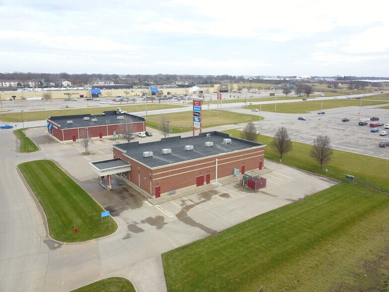 More Photos Of 403 S Gear Ave, West Burlington General Retail For Lease