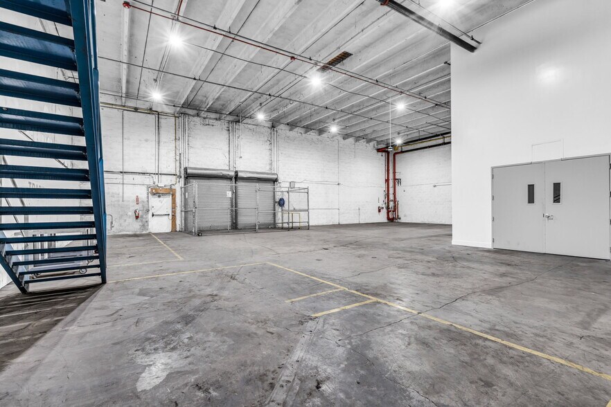 More Photos Of 12800 NW 38th Ave, Opa Locka Warehouse For Lease