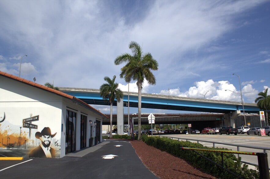 Primary Photo Of 7701 NW 103rd St, Hialeah Storefront Retail Office For Lease
