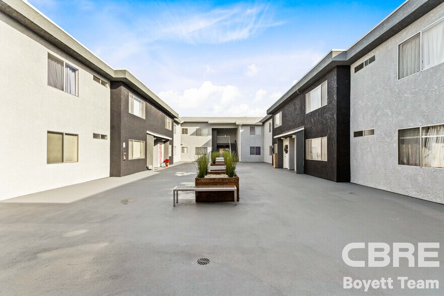 More Photos Of 6643 Haskell Ave, Van Nuys Apartments For Sale