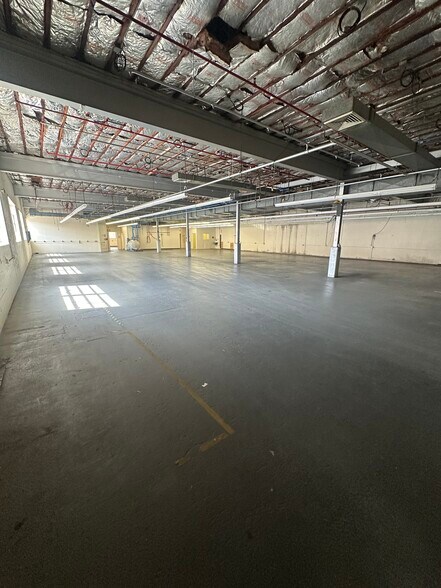 More Photos Of 59 Thomas North Rd, Hawthorne Warehouse For Lease
