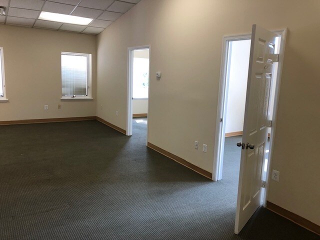 More Photos Of 4613 Pinecrest Office Park Dr, Alexandria Office For Lease