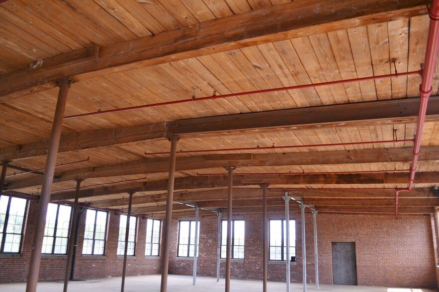 More Photos Of 168 Center St, Southington Industrial For Lease