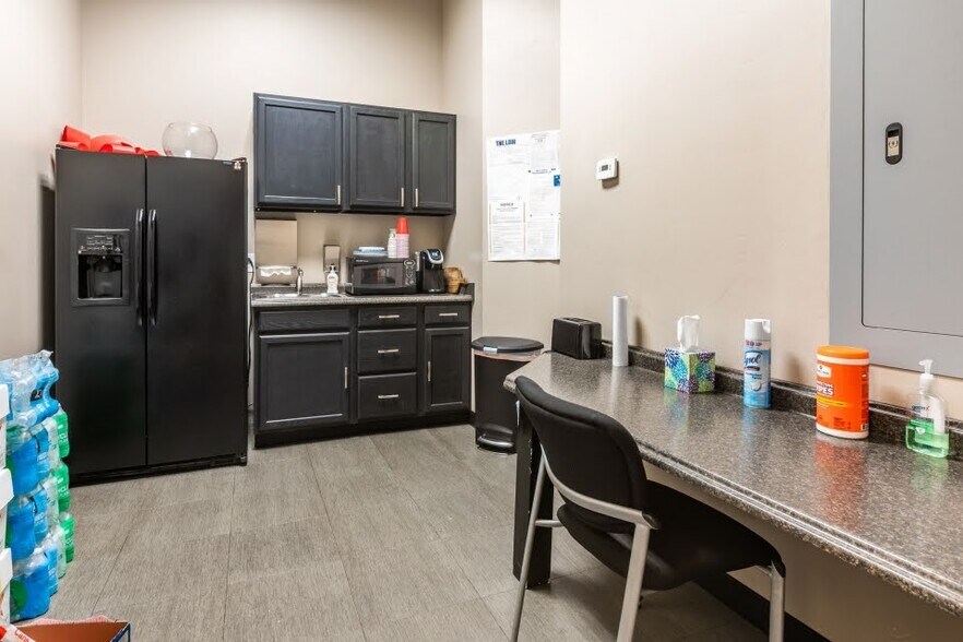 More Photos Of 420 N Redwood Rd, North Salt Lake General Retail For Sale