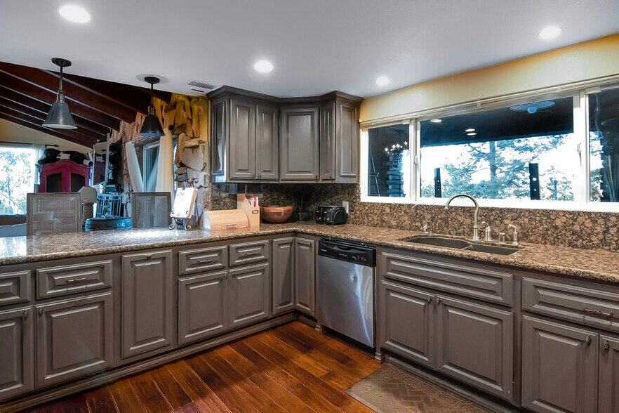 More Photos Of 365 S Mohler Dr, Anaheim Specialty For Sale