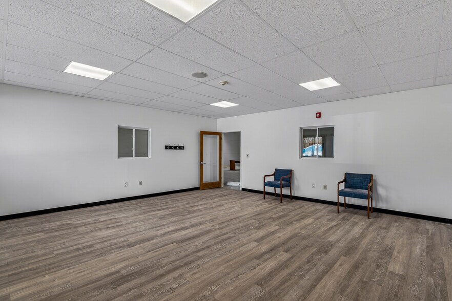 More Photos Of 430 Chapel Hill Rd, Oakdale Freestanding For Lease