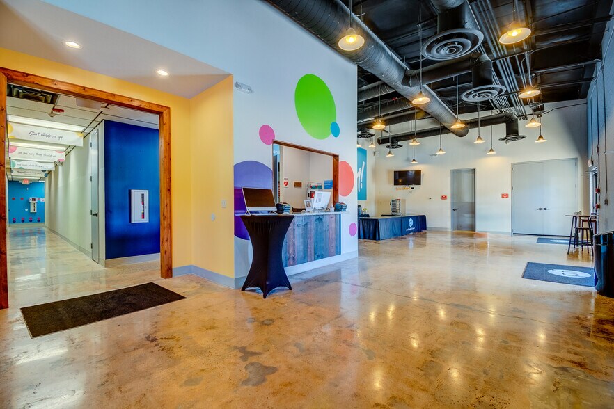 More Photos Of 5819 10th St, Katy Storefront For Sale