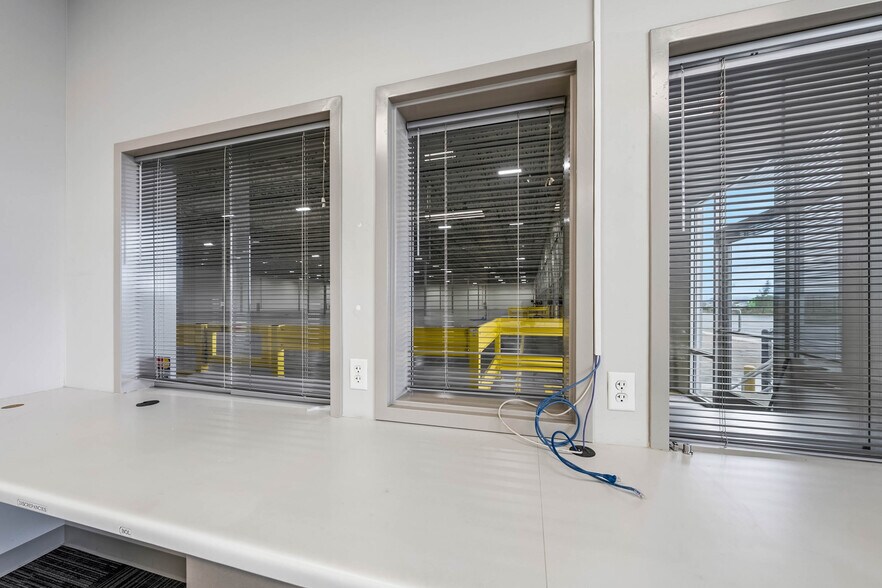 More Photos Of 4689 Industry Dr, Medford Distribution For Lease