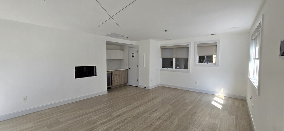 More Photos Of 6001-6003 Tower Ct, Alexandria Office For Sale