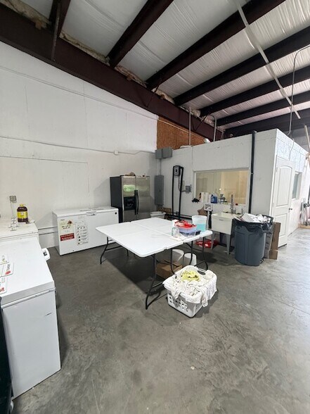 More Photos Of 1825 Dickinson Ave, Dickinson Warehouse For Lease