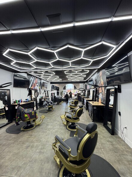 More Photos Of 16453-16461 Whittier Blvd, Whittier Freestanding For Lease