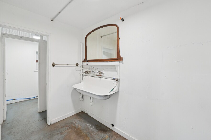 More Photos Of 1500 Wood St, Oakland Unknown For Lease