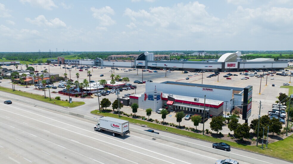 More Photos Of 20730-20814 Gulf Fwy, Webster Unknown For Lease
