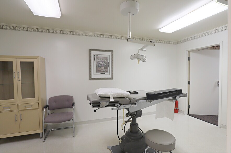 More Photos Of 1134 S Linden Rd, Flint Medical For Sale