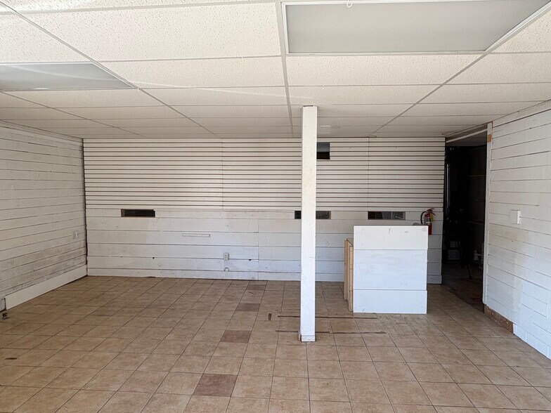 More Photos Of 1601-1603 Woodland Ave, Duluth Storefront Retail Residential For Lease