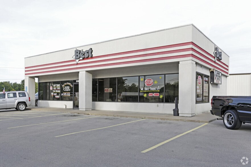 More Photos Of 1519 S School Ave, Fayetteville Auto Dealership For Lease