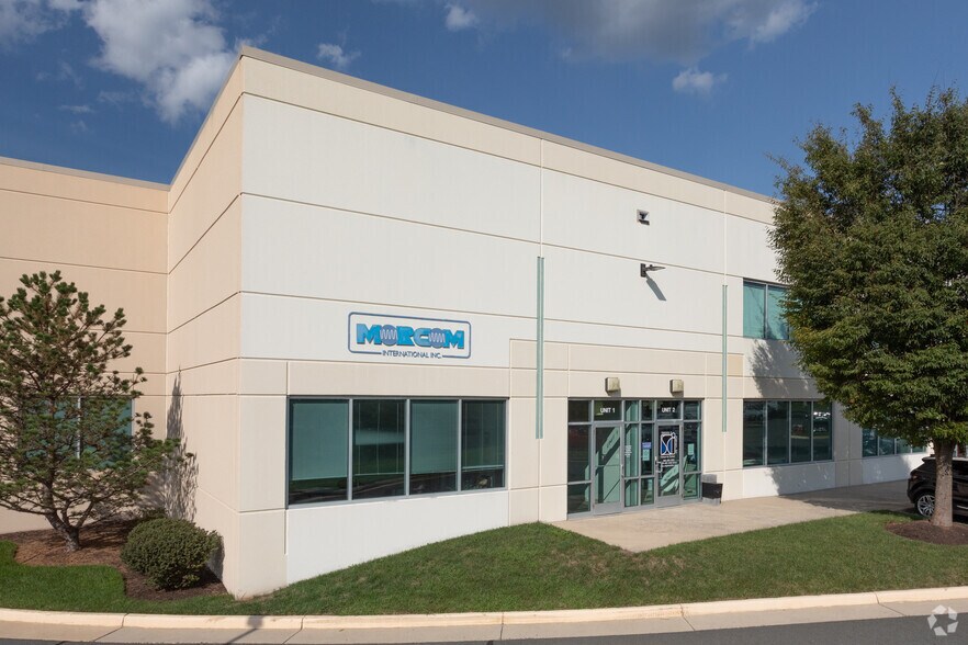 More Photos Of 3656 Centerview Dr, Chantilly Light Distribution For Lease