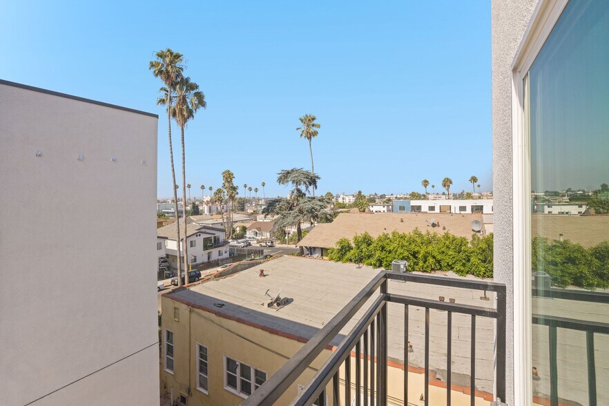 More Photos Of 4511 Rosewood Ave, Los Angeles Apartments For Sale