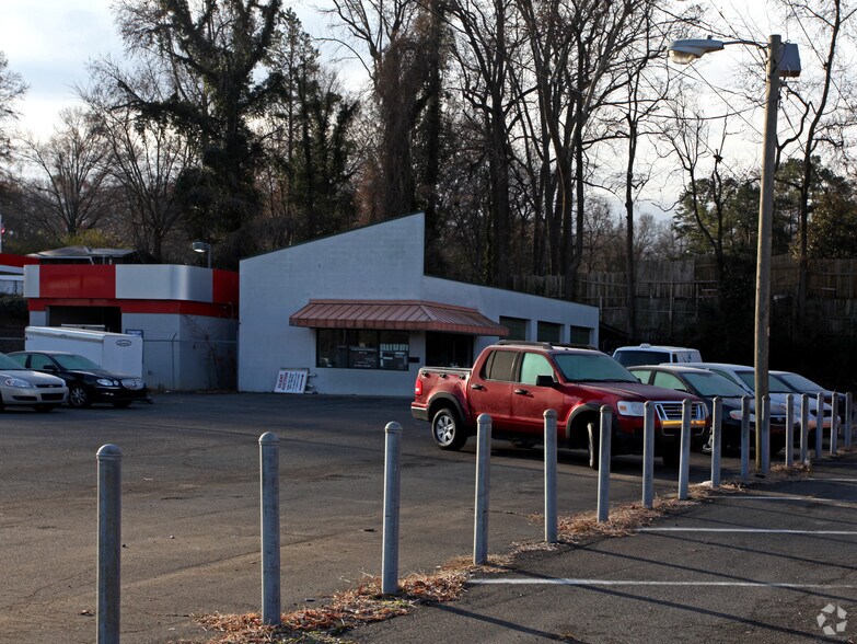 More Photos Of 3112 E Independence Blvd, Charlotte Auto Dealership For Lease